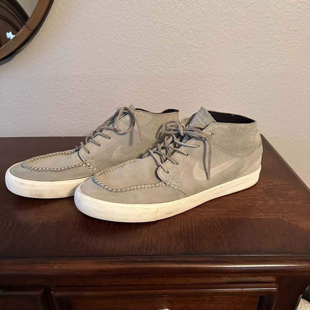 Nike tennis shoes